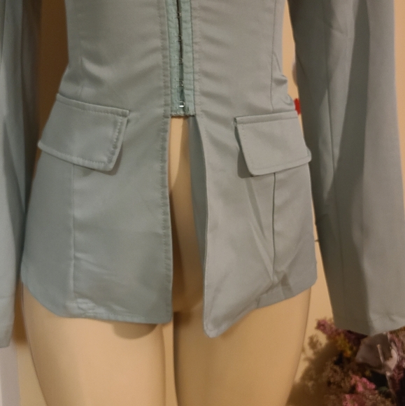 Blazer - Picture 5 of 8